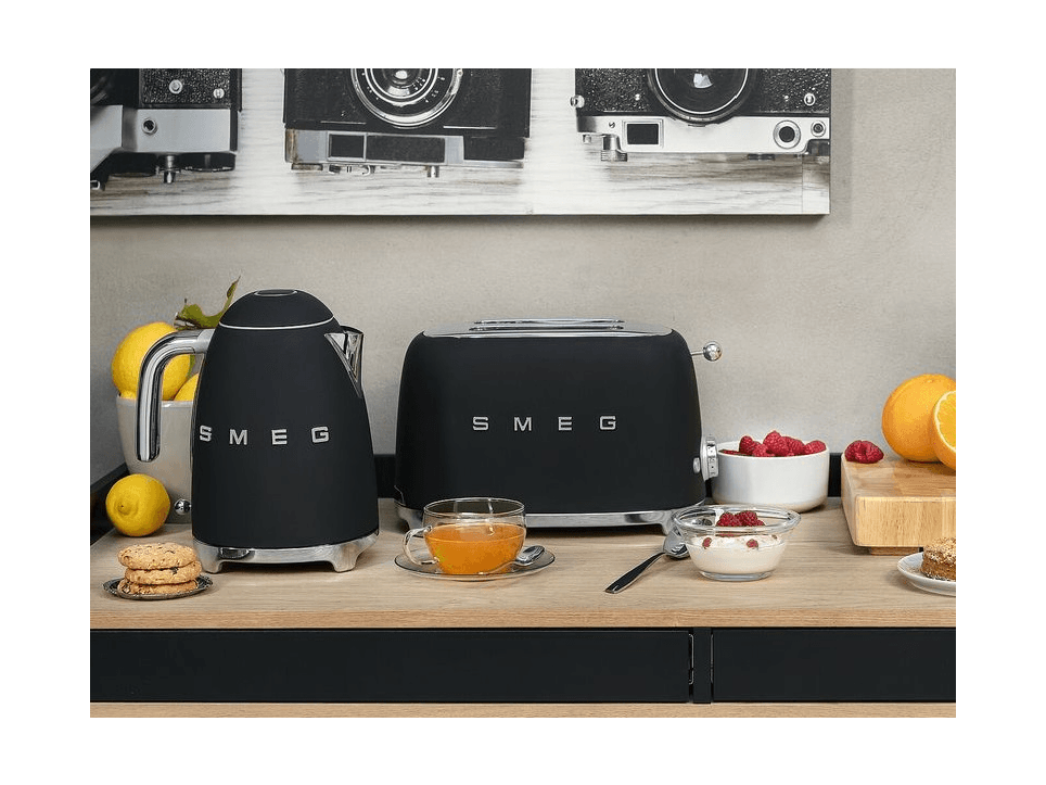 Smeg Retro Kettle KLF03 image 2
